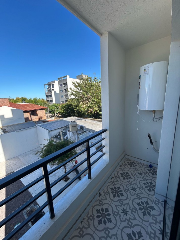 41 E/ 17 Y 18 . 1 DORMITORIOS SEMI PISO-  BARRIO NORTE 