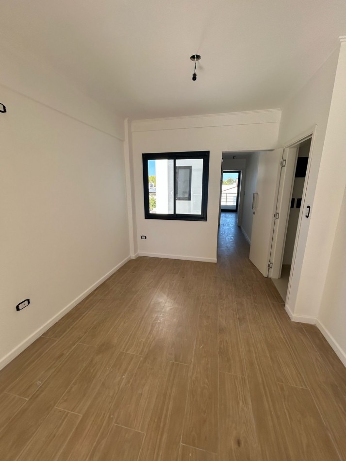 41 E/ 17 Y 18 . 1 DORMITORIOS SEMI PISO-  BARRIO NORTE 