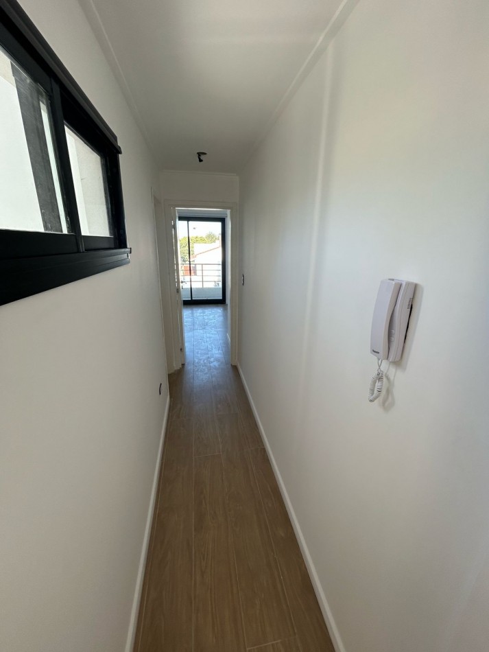 41 E/ 17 Y 18 . 1 DORMITORIOS SEMI PISO-  BARRIO NORTE 