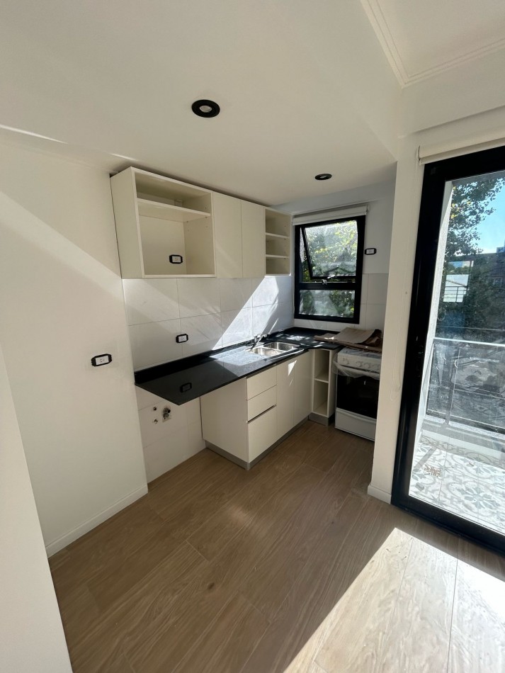 41 E/ 17 Y 18 . 1 DORMITORIOS SEMI PISO-  BARRIO NORTE 