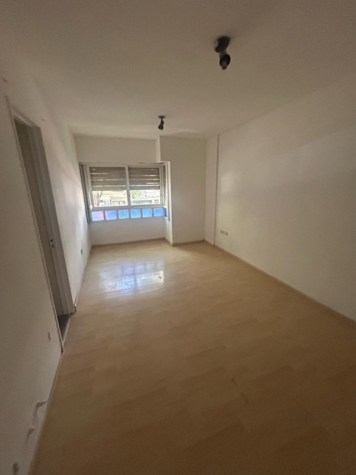 AV 53 Y 4- MONOAMBIENTE AL FRENTE 1 ER PISO - CENTRO LA PLATA 