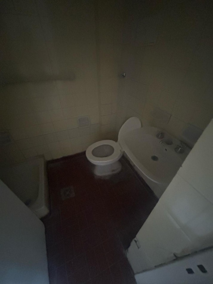 AV 53 Y 4- MONOAMBIENTE AL FRENTE 1 ER PISO - CENTRO LA PLATA 