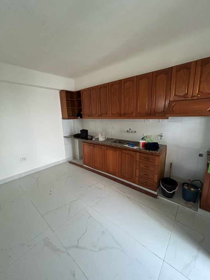 12 E/ 75 Y 76- CASA EN PH - 4 DORMITORIOS- COCHERA- VILLA ELVIRA