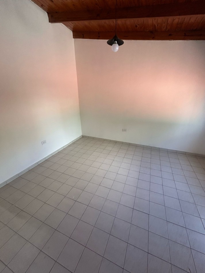 12 E/ 75 Y 76- CASA EN PH - 4 DORMITORIOS- COCHERA- VILLA ELVIRA