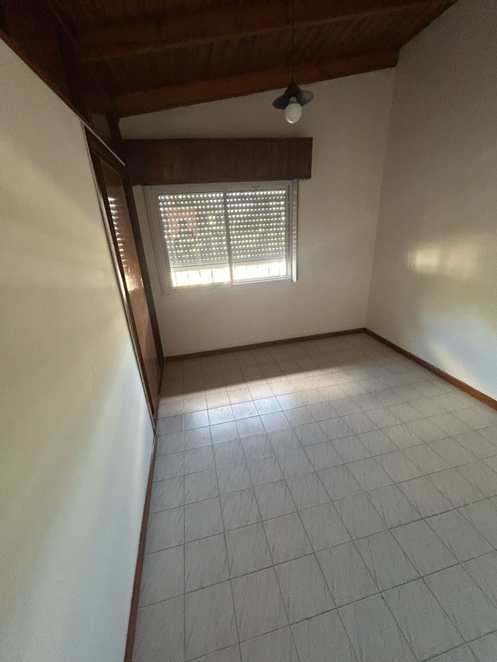 12 E/ 75 Y 76- CASA EN PH - 4 DORMITORIOS- COCHERA- VILLA ELVIRA