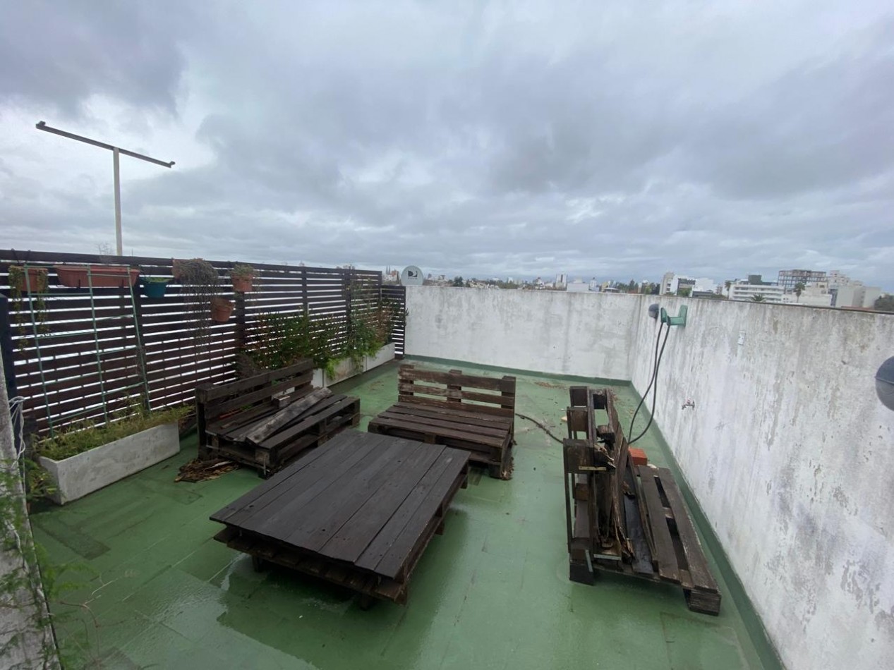 AV 32 ESQ 24 - CASA EN PLANTA ALTA  2 DORM Y TERRAZA