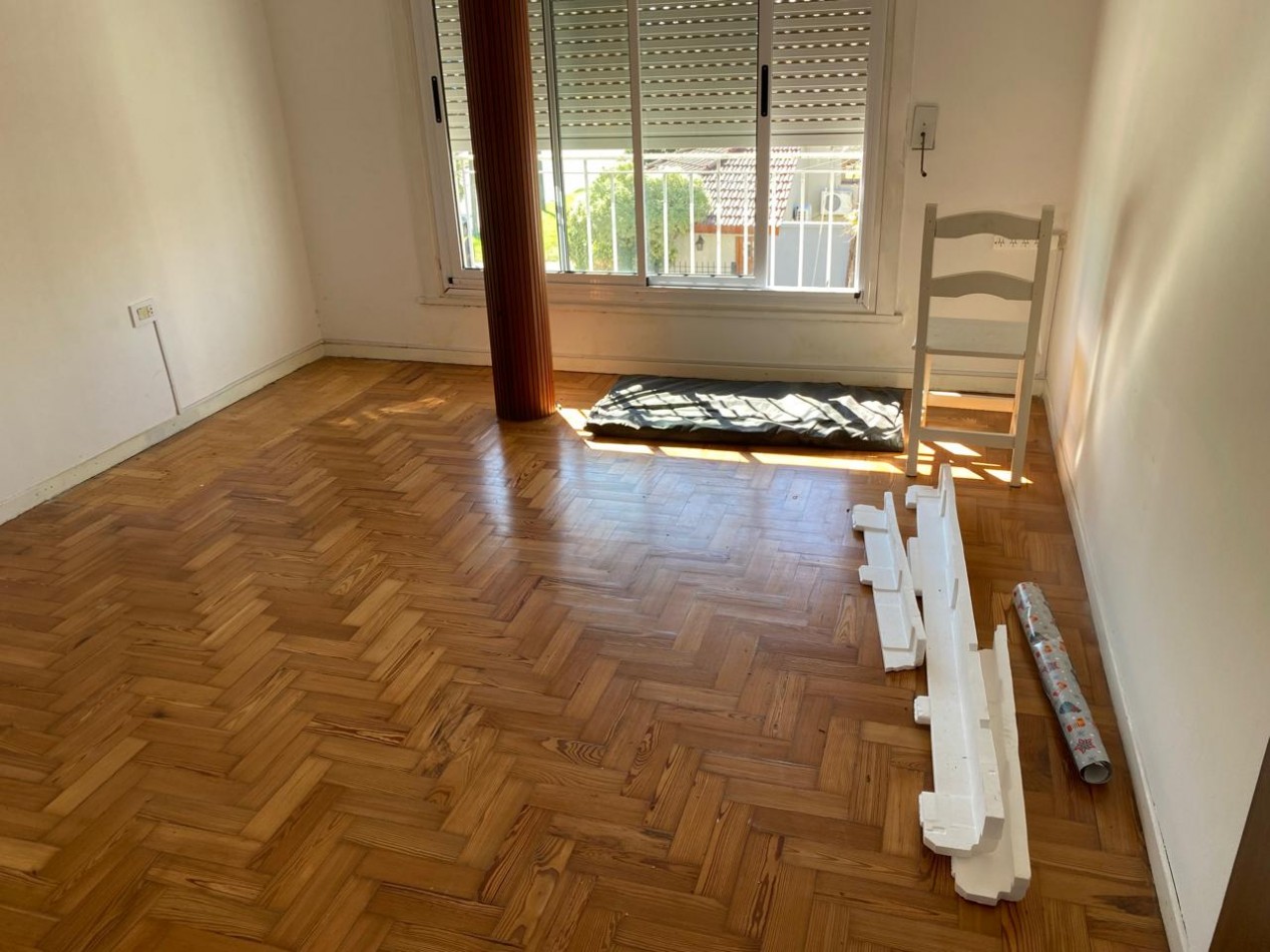 AV 32 ESQ 24 - CASA EN PLANTA ALTA  2 DORM Y TERRAZA