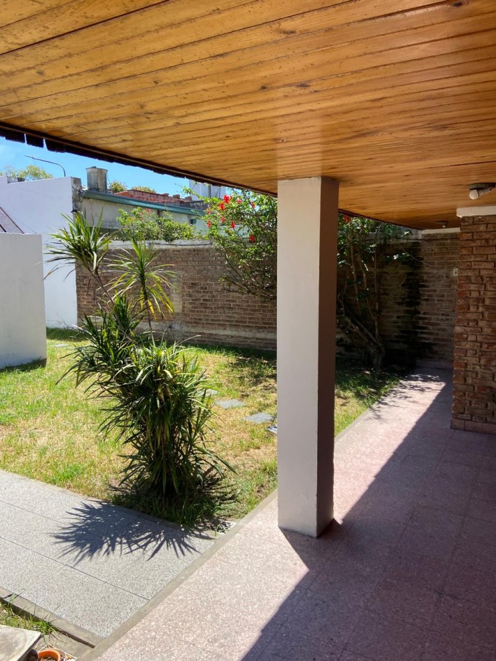 38 e/ 121 y 122 - Casa 3 dorm en ph - Barrio Hipodromo - parque 