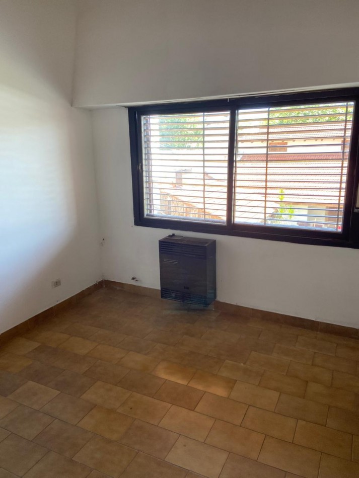 38 e/ 121 y 122 - Casa 3 dorm en ph - Barrio Hipodromo - parque 