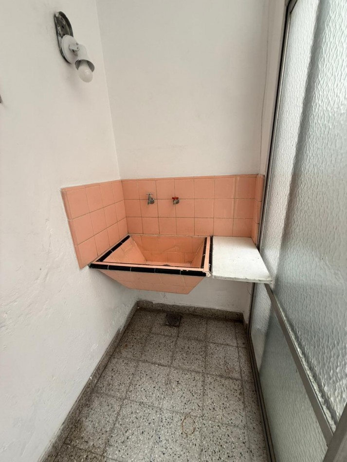 AV 1 E/ 61 Y 62 - PH UN DORMITORIO - CON PATIO