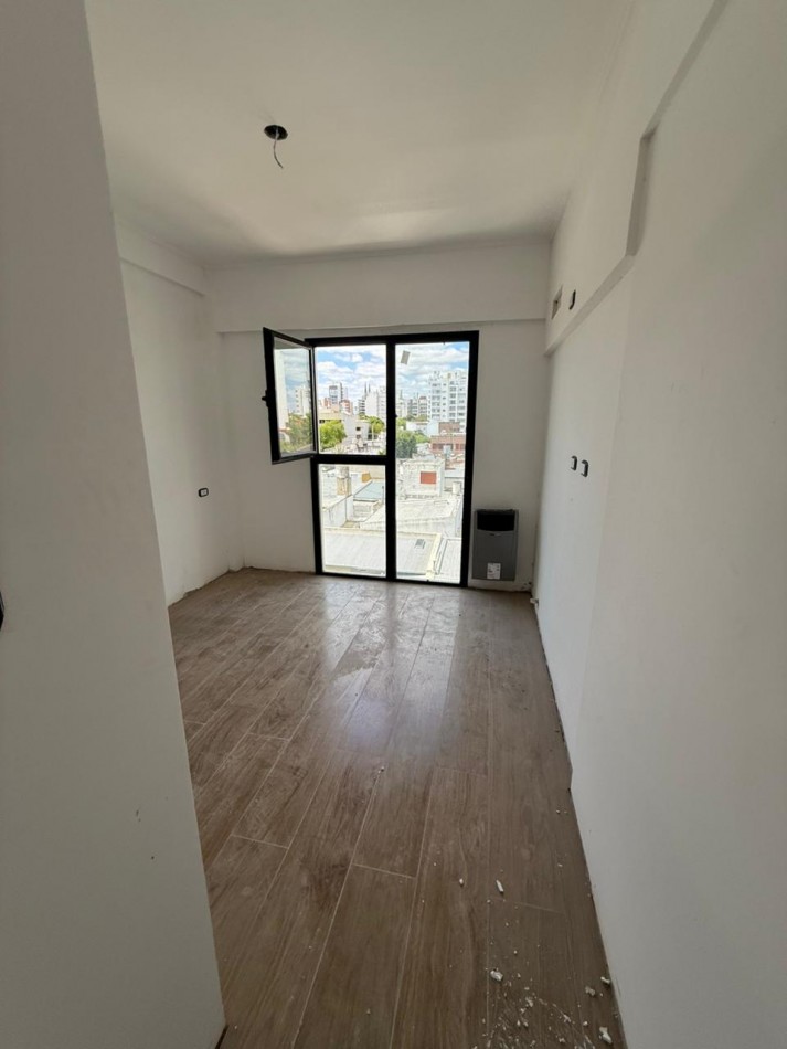 41 E/ 17 Y 18 . 1 DORMITORIOS SEMI PISO-  BARRIO NORTE 