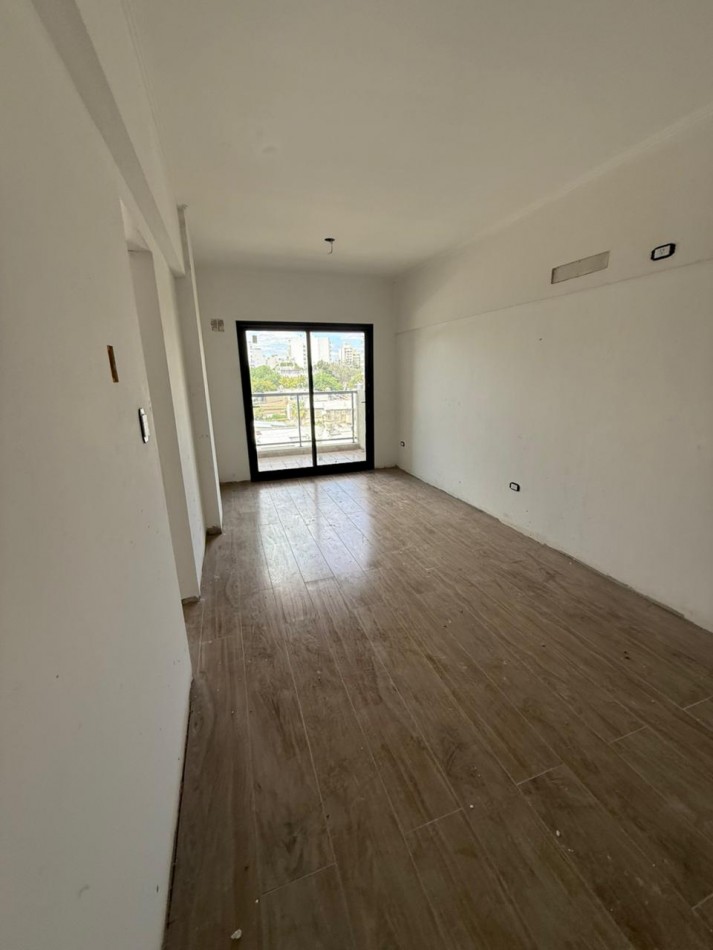 41 E/ 17 Y 18 . 1 DORMITORIOS SEMI PISO-  BARRIO NORTE 