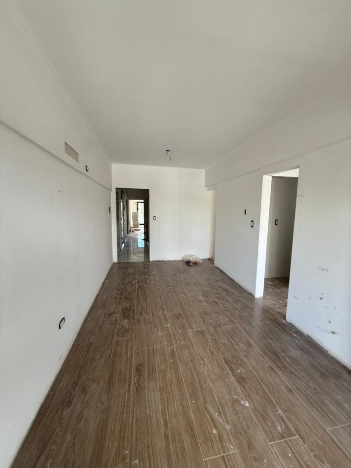 41 E/ 17 Y 18 . 1 DORMITORIOS SEMI PISO-  BARRIO NORTE 