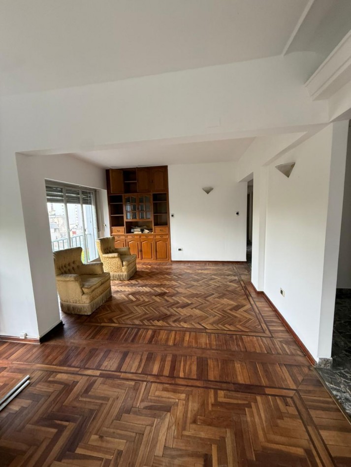 diagonal 80 y 47 - 2 dormitorios con balcon - 117 m2 totales