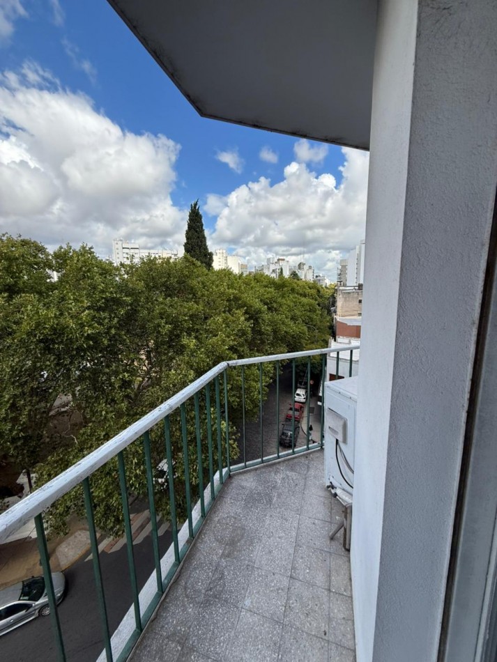 diagonal 80 y 47 - 2 dormitorios con balcon - 117 m2 totales