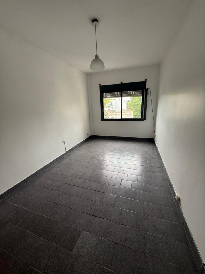 63 E 1 Y 2 -  DEPARTAMENTO DE 2 DORMITORIOS CON COCHERA EN ALQUILER 