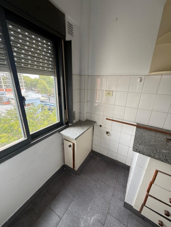 63 E 1 Y 2 -  DEPARTAMENTO DE 2 DORMITORIOS CON COCHERA EN ALQUILER 