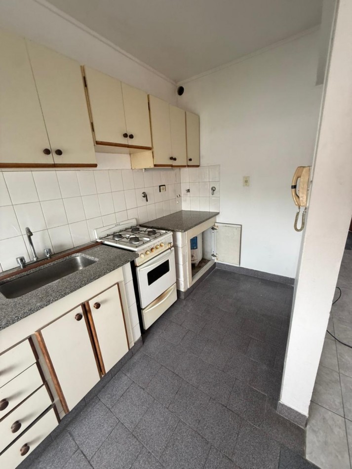 63 E 1 Y 2 -  DEPARTAMENTO DE 2 DORMITORIOS CON COCHERA EN ALQUILER 