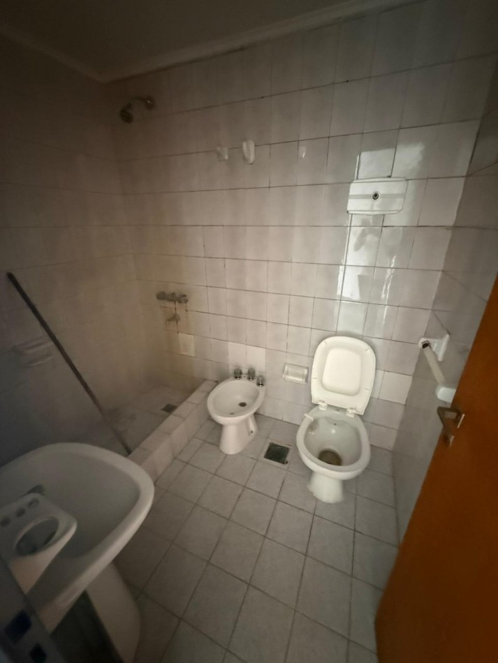 63 E 1 Y 2 -  DEPARTAMENTO DE 2 DORMITORIOS CON COCHERA EN ALQUILER 