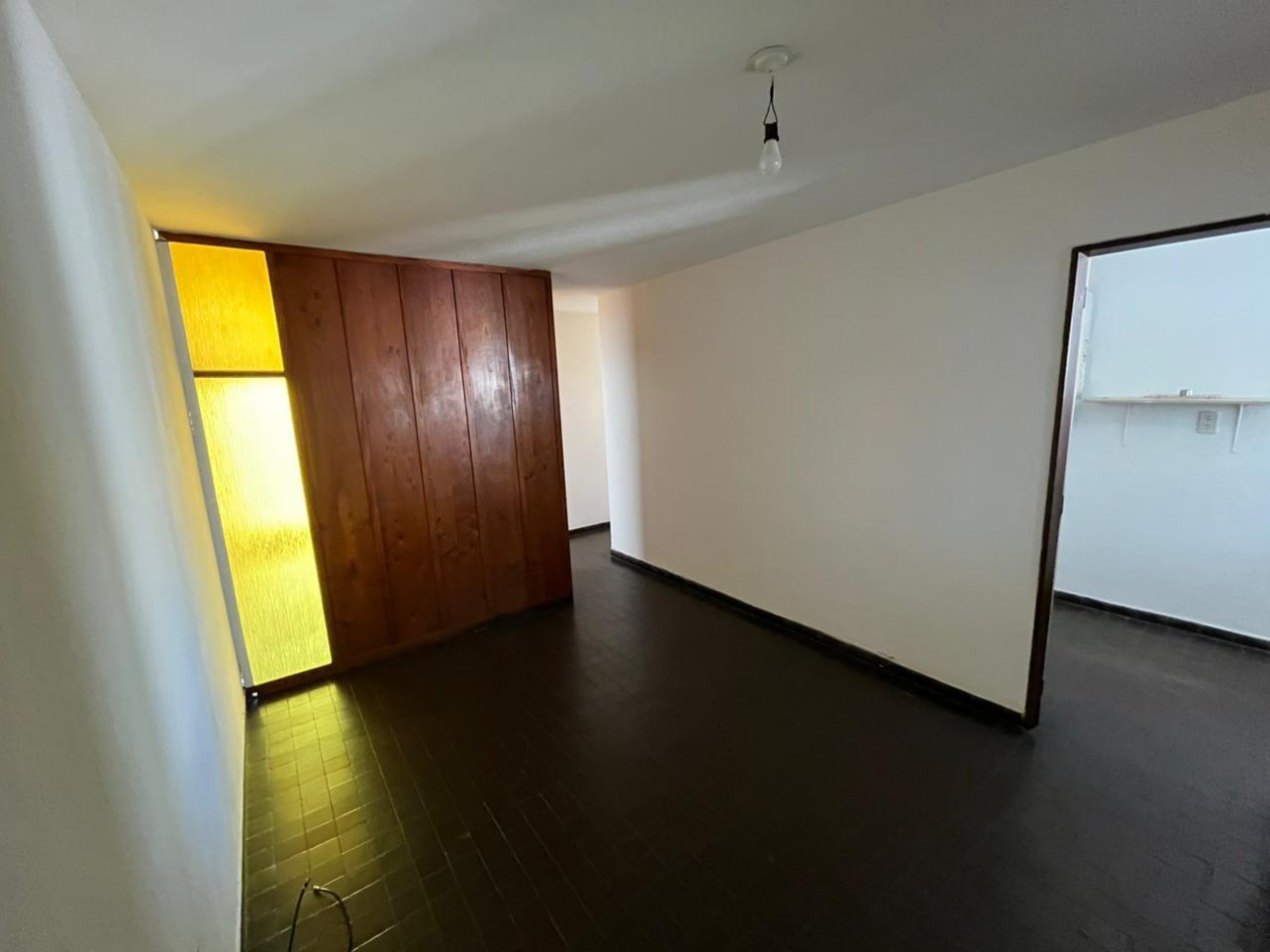 50 E/ 2 Y 3 - PISO 11 MUY LUMINOSO- ZONA CENTRO