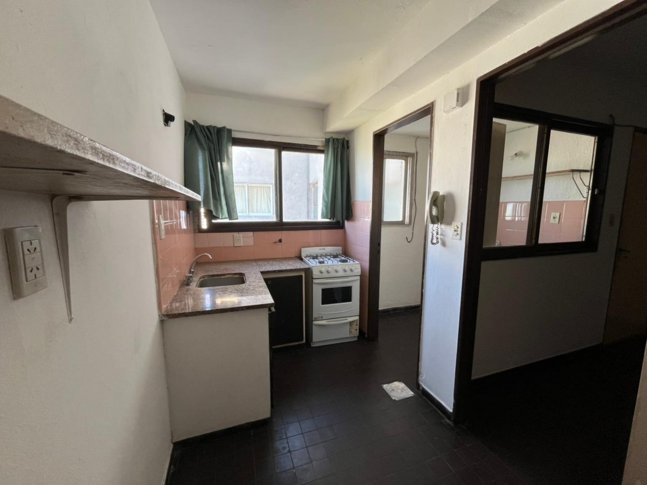 50 E/ 2 Y 3 - PISO 11 MUY LUMINOSO- ZONA CENTRO