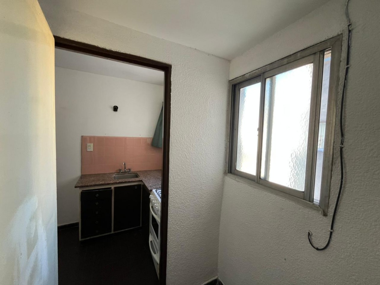 50 E/ 2 Y 3 - PISO 11 MUY LUMINOSO- ZONA CENTRO