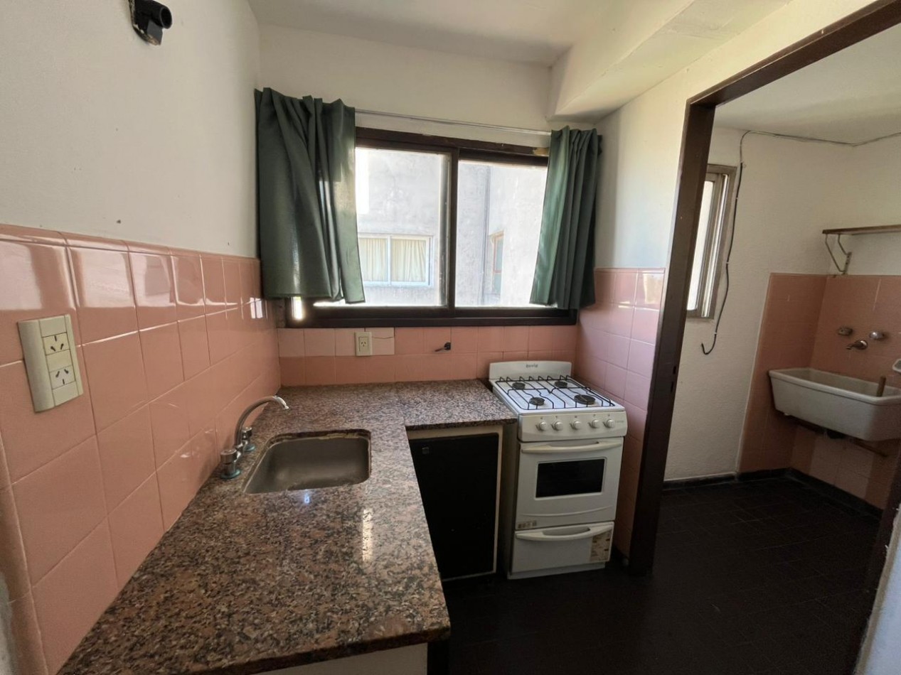 50 E/ 2 Y 3 - PISO 11 MUY LUMINOSO- ZONA CENTRO