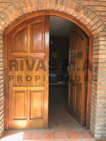 489 y 14 Bis - Importante Casa Sobre Esquina -  LOTE 24 X 40