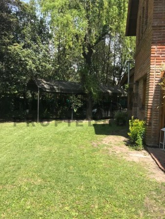 489 y 14 Bis - Importante Casa Sobre Esquina -  LOTE 24 X 40