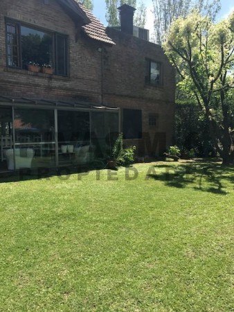 489 y 14 Bis - Importante Casa Sobre Esquina -  LOTE 24 X 40