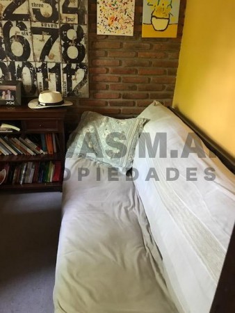 489 y 14 Bis - Importante Casa Sobre Esquina -  LOTE 24 X 40