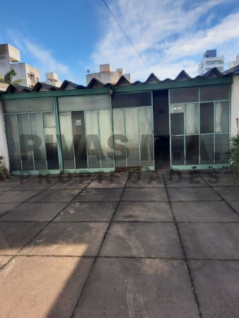 43 E/ 13 Y 14 - CASA SOBRE LOTE DE 8 X 40 - IDEAL CONSTRUCTORA 