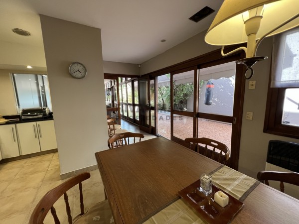 34 E/ 8 Y 9 CASA EN VENTA   - 5 DORMITORIOS -  POSIBLE FINANCIACION -300 M2 