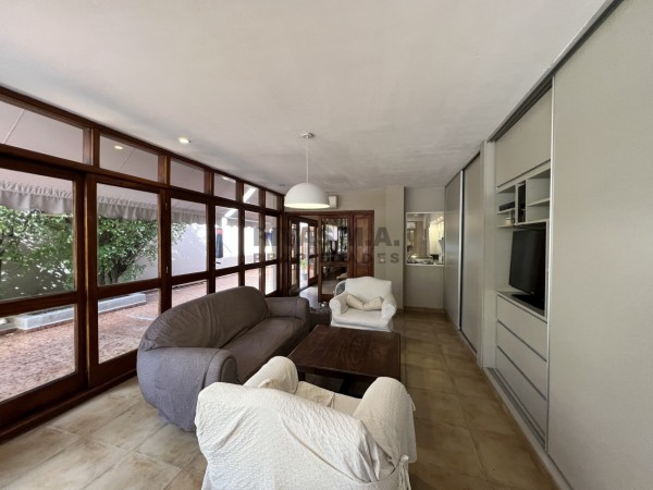34 E/ 8 Y 9 CASA EN VENTA   - 5 DORMITORIOS -  POSIBLE FINANCIACION -300 M2 
