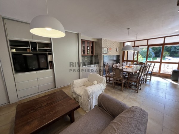 34 E/ 8 Y 9 CASA EN VENTA   - 5 DORMITORIOS -  POSIBLE FINANCIACION -300 M2 