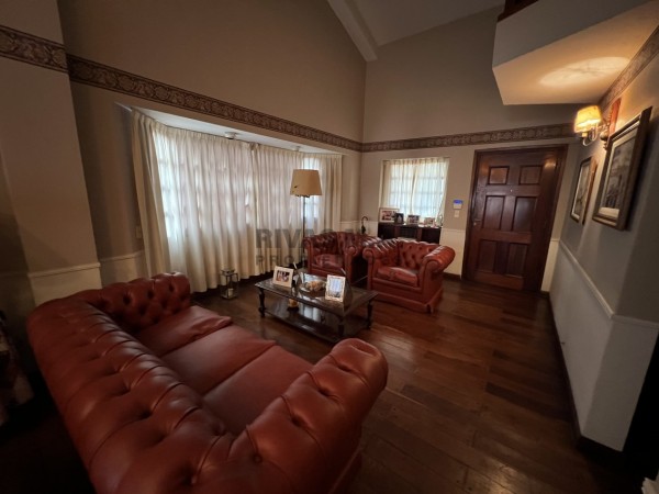 34 E/ 8 Y 9 CASA EN VENTA   - 5 DORMITORIOS -  POSIBLE FINANCIACION -300 M2 