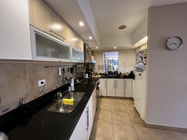 34 E/ 8 Y 9 CASA EN VENTA   - 5 DORMITORIOS -  POSIBLE FINANCIACION -300 M2 