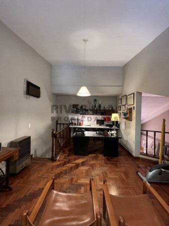 34 E/ 8 Y 9 CASA EN VENTA   - 5 DORMITORIOS -  POSIBLE FINANCIACION -300 M2 