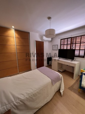 34 E/ 8 Y 9 CASA EN VENTA   - 5 DORMITORIOS -  POSIBLE FINANCIACION -300 M2 