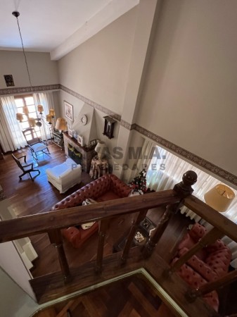 34 E/ 8 Y 9 CASA EN VENTA   - 5 DORMITORIOS -  POSIBLE FINANCIACION -300 M2 
