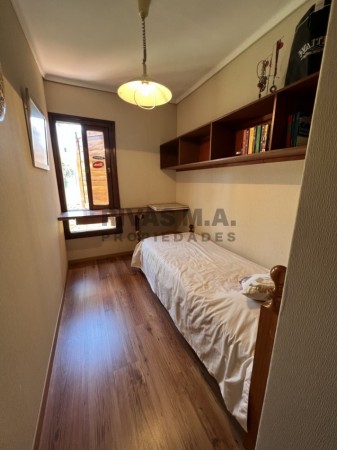34 E/ 8 Y 9 CASA EN VENTA   - 5 DORMITORIOS -  POSIBLE FINANCIACION -300 M2 