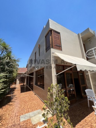 34 E/ 8 Y 9 CASA EN VENTA   - 5 DORMITORIOS -  POSIBLE FINANCIACION -300 M2 