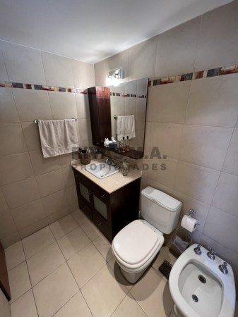 34 E/ 8 Y 9 CASA EN VENTA   - 5 DORMITORIOS -  POSIBLE FINANCIACION -300 M2 