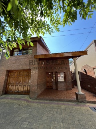 34 E/ 8 Y 9 CASA EN VENTA   - 5 DORMITORIOS -  POSIBLE FINANCIACION -300 M2 