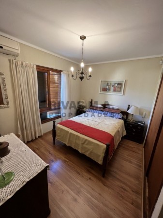 34 E/ 8 Y 9 CASA EN VENTA   - 5 DORMITORIOS -  POSIBLE FINANCIACION -300 M2 