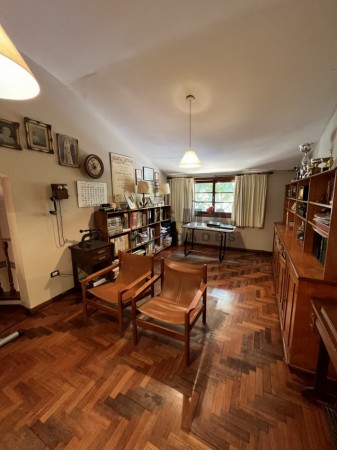 34 E/ 8 Y 9 CASA EN VENTA   - 5 DORMITORIOS -  POSIBLE FINANCIACION -300 M2 