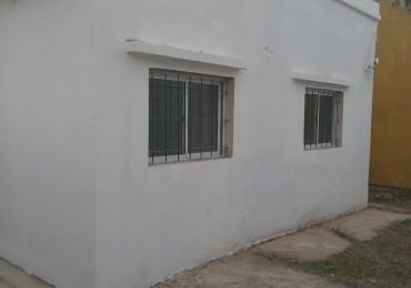 EXCELENTE CASA A REFACCIONADA TOTALMENTE NUEVA - 2 DORMITORIOS 