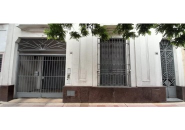  16 y 58 PH EN PLANTA BAJA SOBRE LOTE 10X30  150M2 CUBIERTOS 