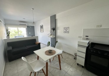 43 E/ 15 y 16 - DEPARTAMENTO MONOAMBIENTE AMPLIO Y DIVISIBLE